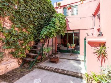 VENTA CASA 5 AMB CON PILETA EN FLORES
