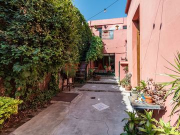 VENTA CASA 5 AMB CON PILETA EN FLORES