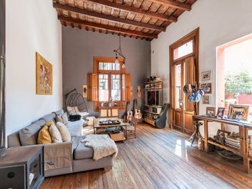 VENTA CASA 5 AMB CON PILETA EN FLORES