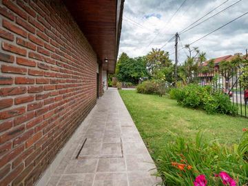 VENTA CASA 3 AMBIENTES DEPENDENCIA PARQUE LURO