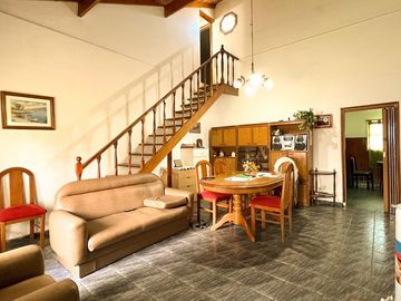 venta casa 4 ambientes + departamento  Los Pinares