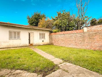 venta casa 4 ambientes + departamento  Los Pinares