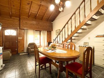 venta casa 4 ambientes + departamento  Los Pinares