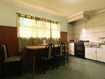 venta casa 4 ambientes + departamento  Los Pinares