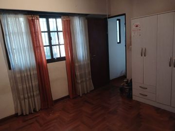 CASA CON JARDIN EN LANUS OESTE