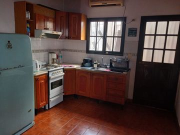 CASA CON JARDIN EN LANUS OESTE
