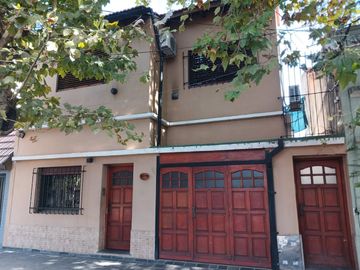 CASA CON JARDIN EN LANUS OESTE