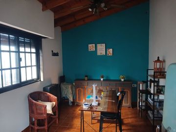CASA CON JARDIN EN LANUS OESTE