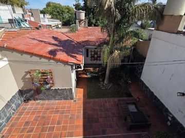CASA CON JARDIN EN LANUS OESTE