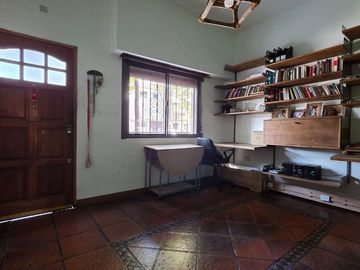CASA CON JARDIN EN LANUS OESTE