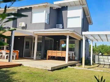 CASA VENTA COSTA ESMERALDA 5 AMBIENTES
