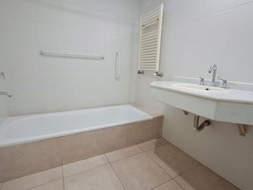 VENTA DEPARTAMENTO 2 DORMITORIOS, COCHERA/BAULERA