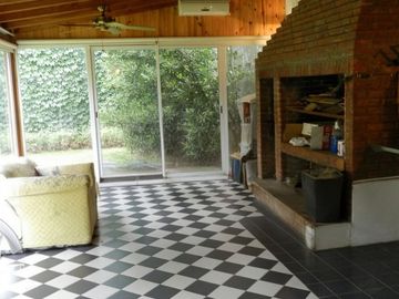 VENTA CASA 4 AMB EN BECCAR CON JARDIN APTO CRÉDITO