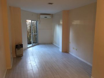 VENTA CASA 4 AMB EN BECCAR CON JARDIN APTO CRÉDITO
