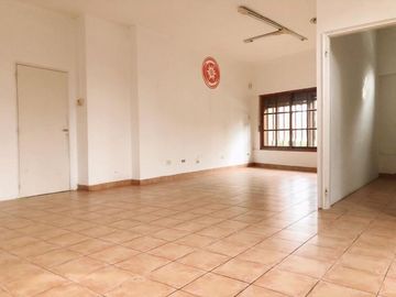 VENTA CASA 4 AMB EN BECCAR CON JARDIN APTO CRÉDITO