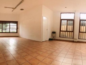 VENTA CASA 4 AMB EN BECCAR CON JARDIN APTO CRÉDITO
