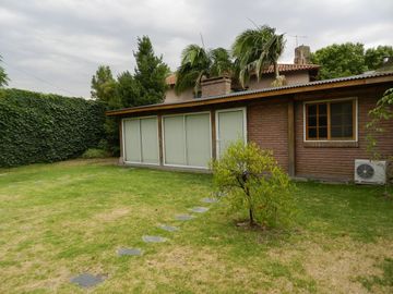 VENTA CASA 4 AMB EN BECCAR CON JARDIN APTO CRÉDITO