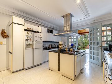 VENTA CASA EN DEVOTO CON PISCINA GARAGE Y QUINCHO
