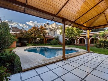 VENTA CASA EN DEVOTO CON PISCINA GARAGE Y QUINCHO