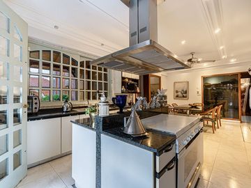 VENTA CASA EN DEVOTO CON PISCINA GARAGE Y QUINCHO