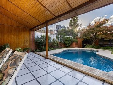 VENTA CASA EN DEVOTO CON PISCINA GARAGE Y QUINCHO
