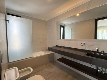 CASA 6 AMBIENTES EN ALQUILER SAINT THOMAS OESTE