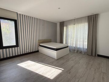 CASA 6 AMBIENTES EN ALQUILER SAINT THOMAS OESTE