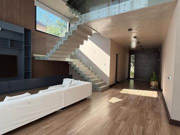 CASA 6 AMBIENTES EN ALQUILER SAINT THOMAS OESTE