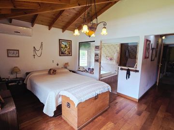 VENTA CASA EN CHACRAS DE OPEN DOOR PILETA GALPON