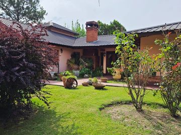 VENTA CASA EN CHACRAS DE OPEN DOOR PILETA GALPON
