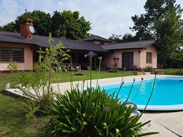 VENTA CASA EN CHACRAS DE OPEN DOOR PILETA GALPON