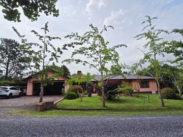 VENTA CASA EN CHACRAS DE OPEN DOOR PILETA GALPON