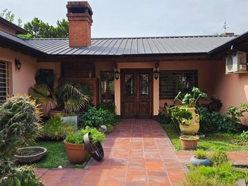 VENTA CASA EN CHACRAS DE OPEN DOOR PILETA GALPON