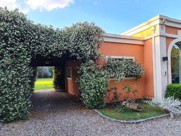 VENTA CASA 4 AMB CHACRAS DE OPEN DOOR PILETA