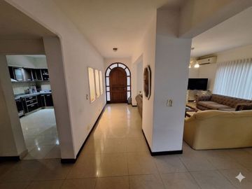 CASA 6 AMBIENTES EN VENTA EN BARRIO EL LAUQUEN