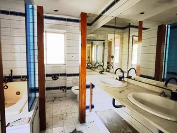Venta Casa con Parque 5 ambientes Villa Luzuriaga