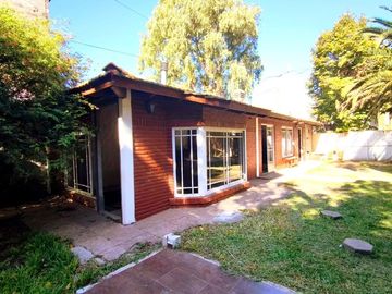 Venta Casa con Parque 5 ambientes Villa Luzuriaga