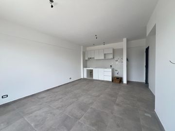 VENTA DEPTO 2 AMB CON BALCON Y COCHERA - CASEROS