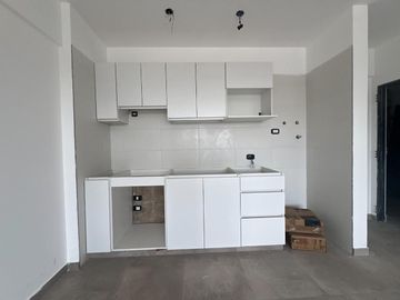 VENTA DEPTO 2 AMB CON BALCON Y COCHERA - CASEROS