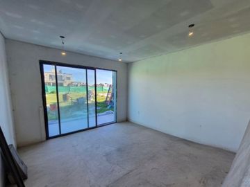 CASA VENTA 4 AMBIENTES CON PILETA SAN FERMIN