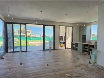 CASA VENTA 4 AMBIENTES CON PILETA SAN FERMIN