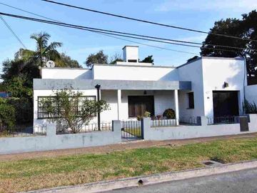 VENTA CASA AMERICANA 4 AMBS ITUZAINGO NORTE