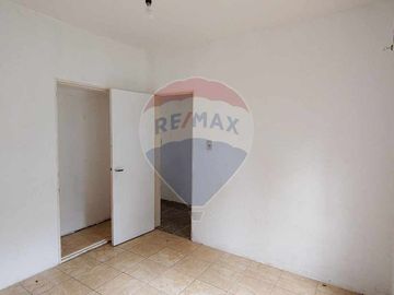 VENTA - CASA 4 AMBIENTES CON JARDÍN - CAMPANA