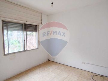 VENTA - CASA 4 AMBIENTES CON JARDÍN - CAMPANA