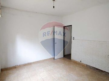 VENTA - CASA 4 AMBIENTES CON JARDÍN - CAMPANA