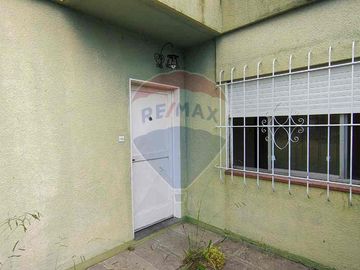 VENTA - CASA 4 AMBIENTES CON JARDÍN - CAMPANA