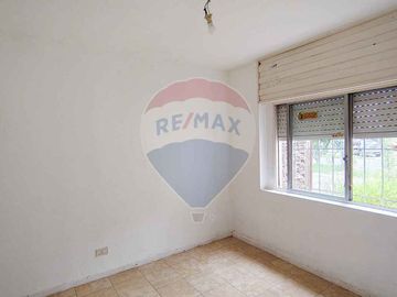 VENTA - CASA 4 AMBIENTES CON JARDÍN - CAMPANA