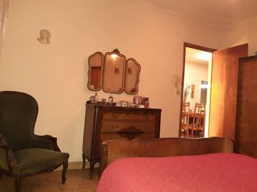 Casa al frente c/patio, galpón y Terraza - Godoy