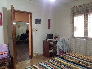 Casa al frente c/patio, galpón y Terraza - Godoy
