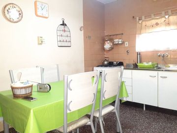 Casa al frente c/patio, galpón y Terraza - Godoy